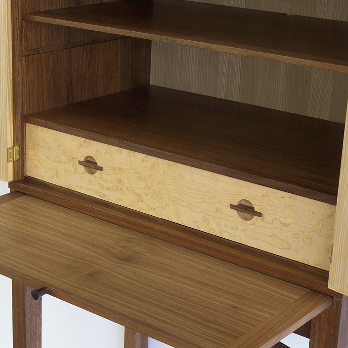 キャビネット　ブラックウォールナット、バーズアイ、ホワイトアッシュ Display Cabinet  Black Walnut.White Ash